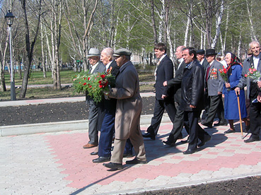 Возложение Возложение венков к памятной плите в парке имени Г.К.Жукова