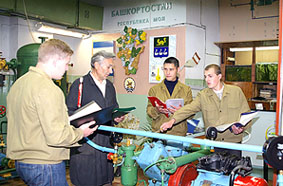 Практический урок в группе машинистов